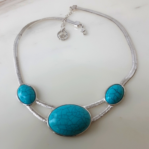 CROWN TRIFARI Lucite Turquoise Cabochon Herringbone Silver Tone Necklace - Picture 3 of 6
